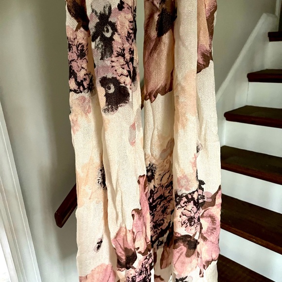 New with tag! Vintage Style Neutral Floral Scarf - Picture 2 of 3